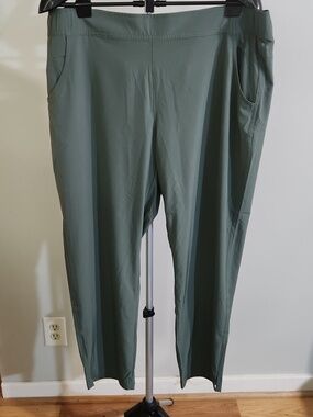 Eddie Bauer Womens Ankle Length Pants. Size XL.